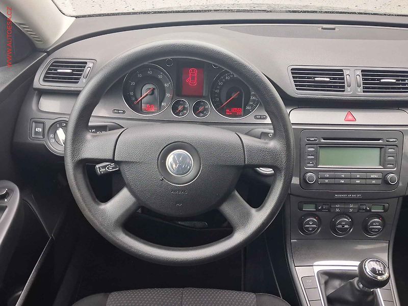 Volkswagen Passat (2006) 1.6i, autoAC, temp - fotka 11 z 15