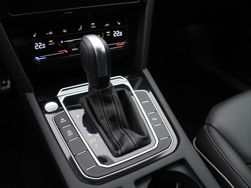 Volkswagen Arteon 2,0 TSI 206kW 4Motion DSG R-Li - fotka 23 z 32