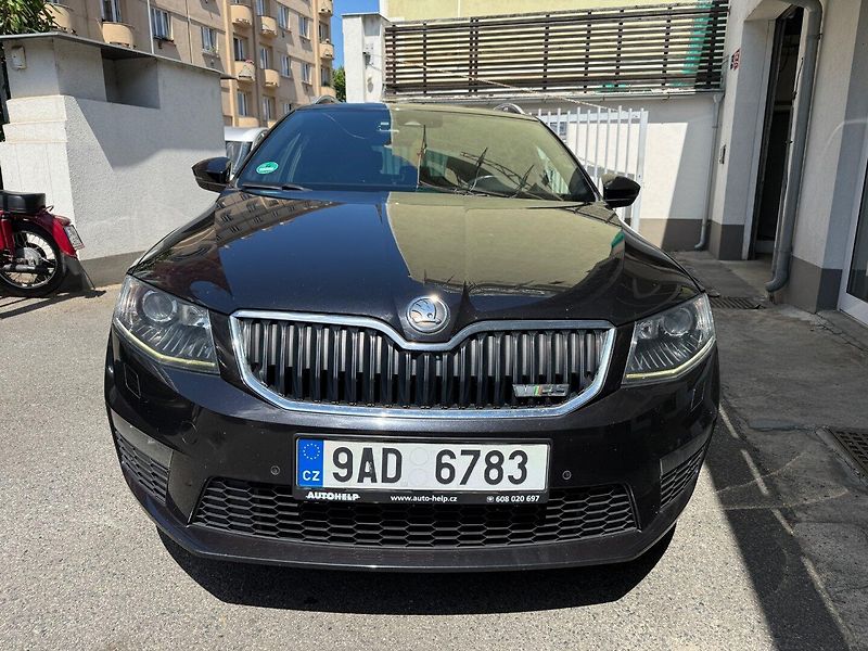 Škoda Octavia (2014) RS 2.0 TDI 135 kW - fotka 2 z 28