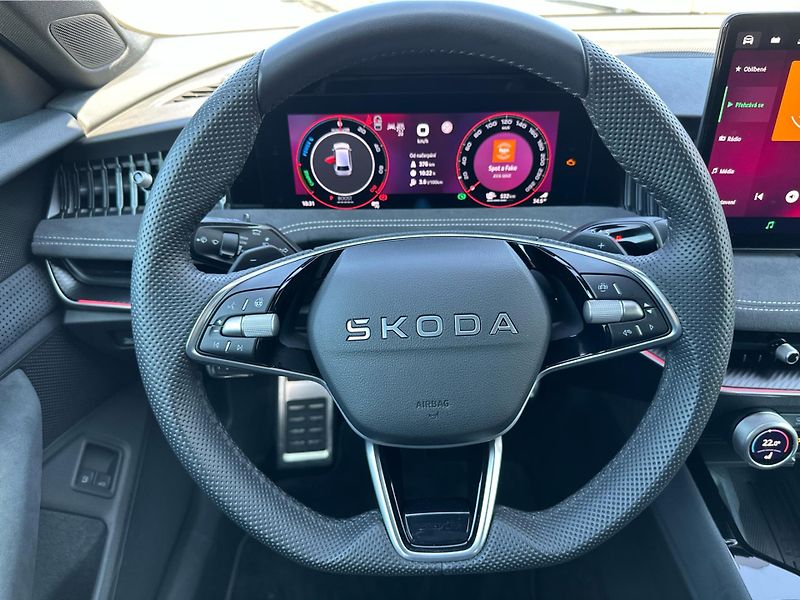 Škoda Superb iV 1,5 TSI / 150 kW Sportline - fotka 17 z 23