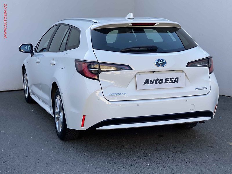 Toyota Corolla (2021) 1.8 HSD, 1.maj,ČR, AT, kamera - fotka 6 z 20