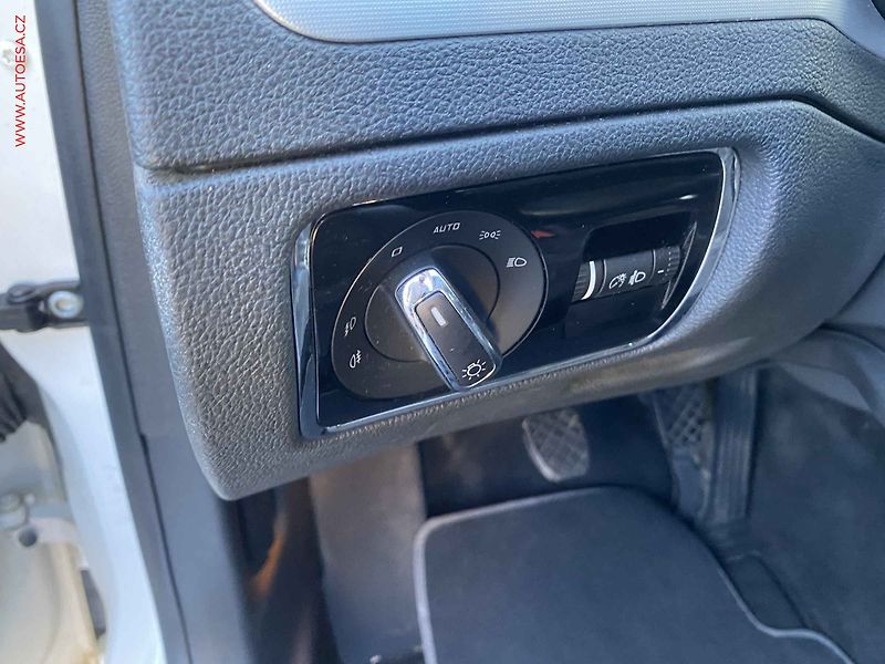 Škoda Superb (2012) 2.0 TDi, Ambition - fotka 15 z 18
