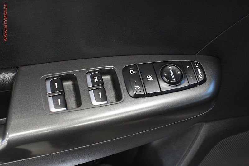 Kia Sportage (2017) 1.7CRDi, ČR, AT, navi, kamera - fotka 11 z 20