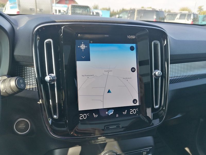 Volvo XC40 (2020) 1.5 T5 PHEV R-DESIGN 192kW - fotka 13 z 41