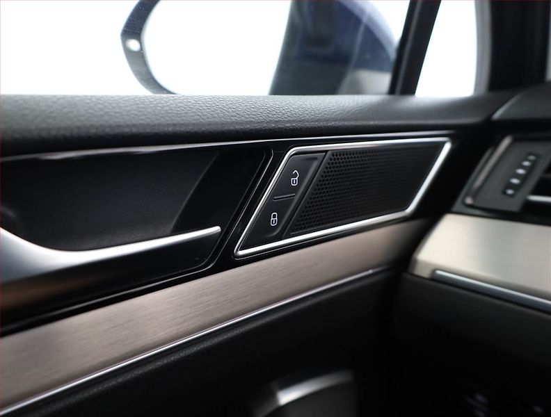 Volkswagen Passat (2017) 2.0 TDI, Automat, Kůže, Navi - fotka 18 z 21