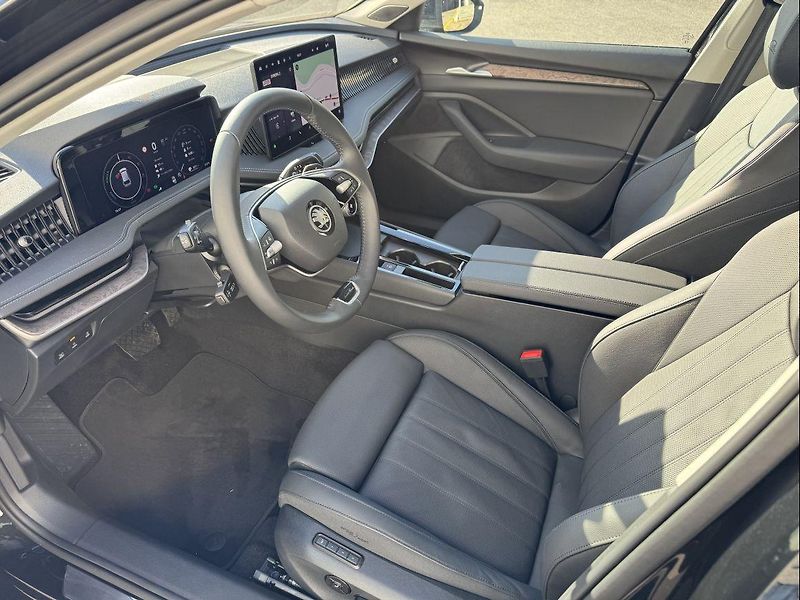 Škoda Superb (2024) Combi L&K iV 1,5 TSI DSG  - fotka 7 z 15