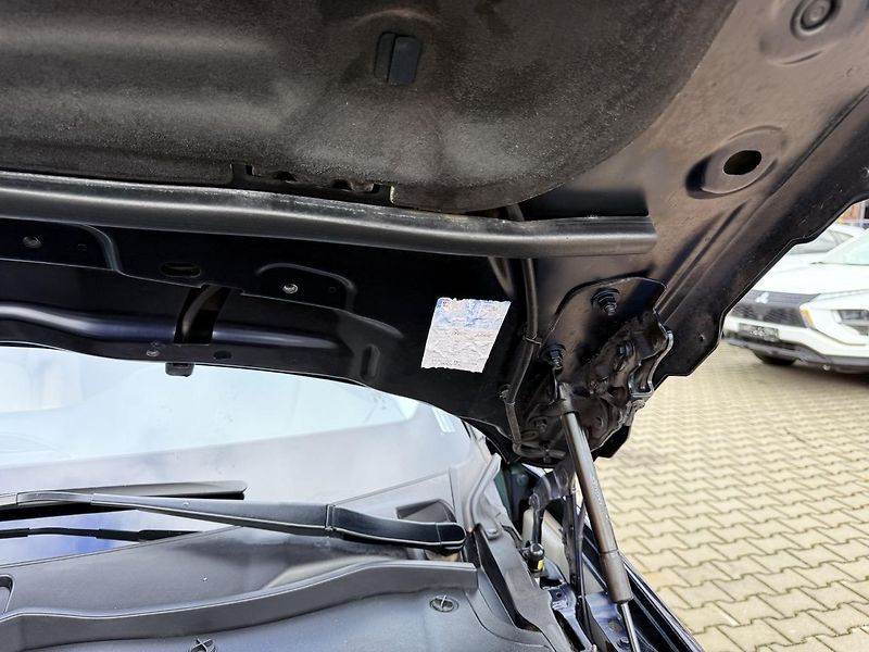Jaguar E-Pace (2021) 2.0D,4WD,FACELIFT,ZÁRUKA - fotka 56 z 56