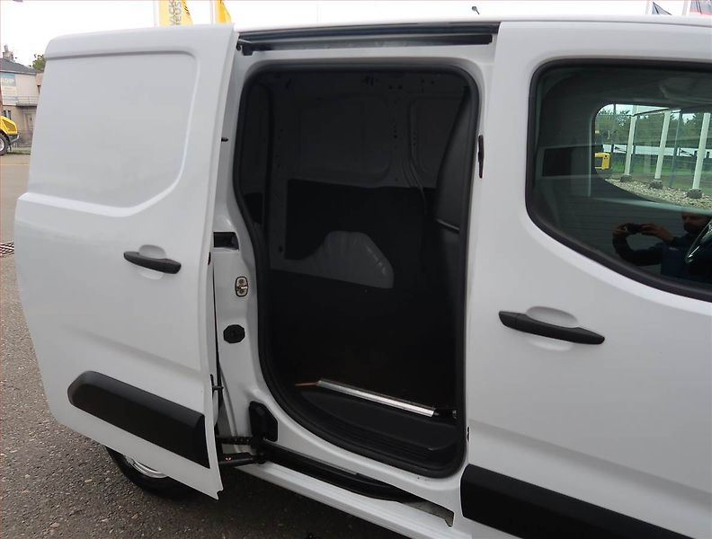 Opel Combo (2023) 1.2 Turbo, ČR, DPH - fotka 15 z 15
