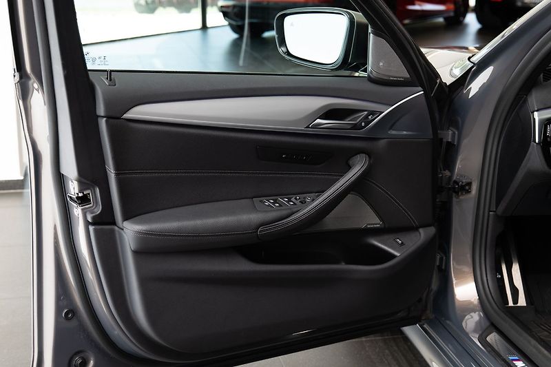 BMW M5 d xDrive/HarmanKardon/Ventilov - fotka 16 z 24