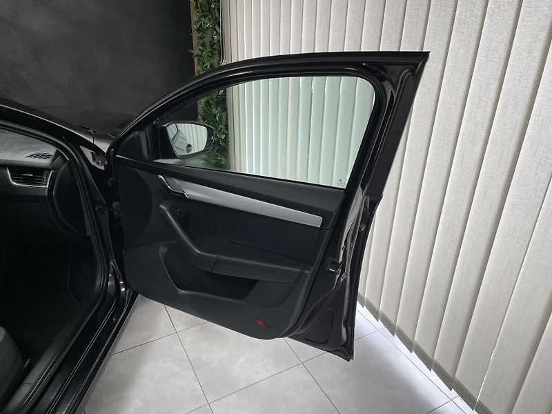Škoda Octavia 2.0 TDi 110 kW DSG REZERVACE  - fotka 12 z 23