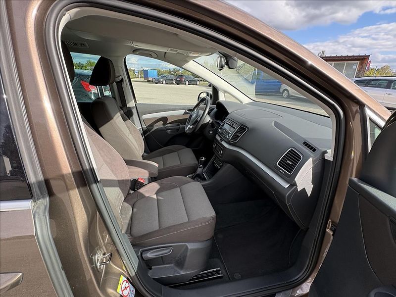 Volkswagen Sharan 2,0 TDi 103kW 7sed,Servis,2Maj - fotka 18 z 34