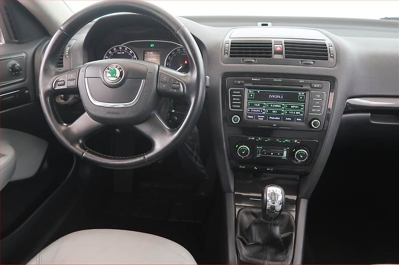 Škoda Octavia (2011) Laurin&Klement 2.0 TDI, Xenony - fotka 7 z 16