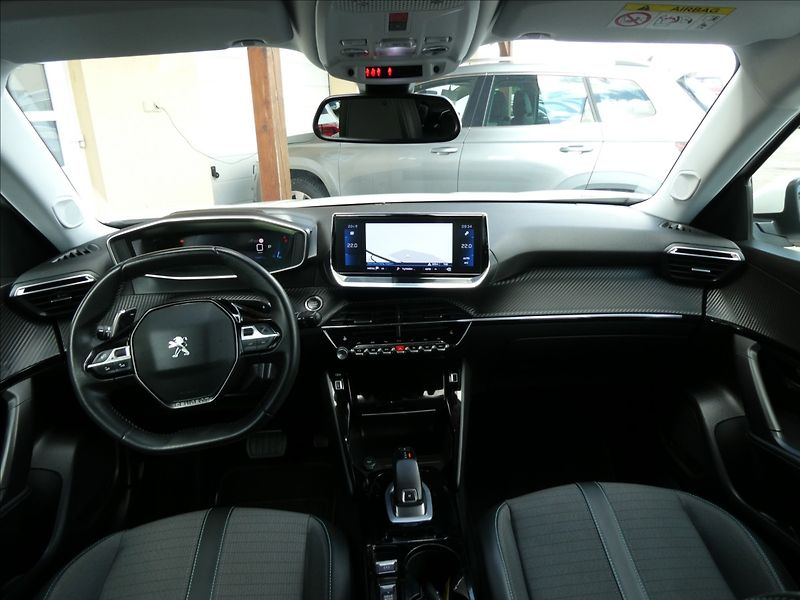 Peugeot 2008 1,2 PureTech 96kW AT8, ALLURE - fotka 29 z 49