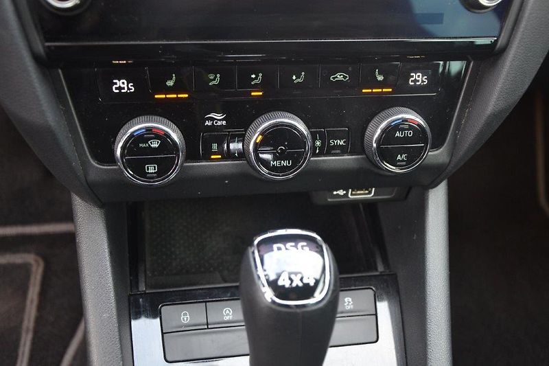 Škoda Octavia combi4x4 110 kW DSG Black line - fotka 11 z 42