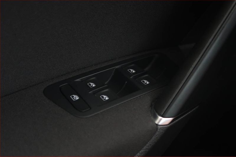 Volkswagen Golf (2018) 1.6 TDI, Serv.kniha, Tempomat - fotka 15 z 16