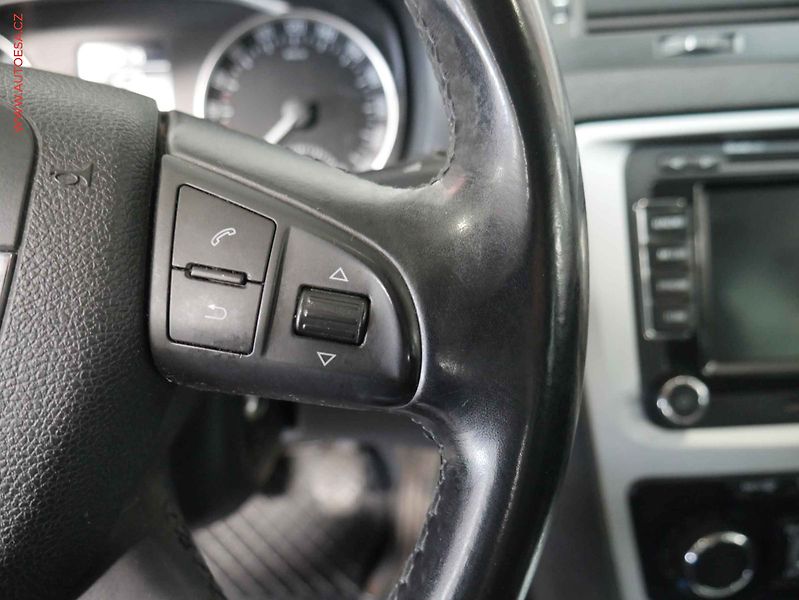 Škoda Octavia (2011) 2.0TDi, P.čidla - fotka 19 z 20
