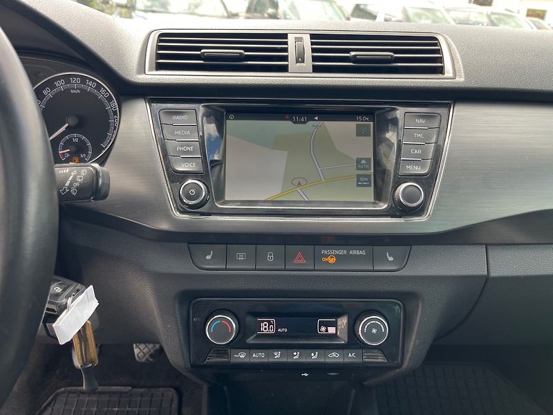 Škoda Fabia (2020) 1.0 TSi NAVI PANORAMA LED - fotka 10 z 23