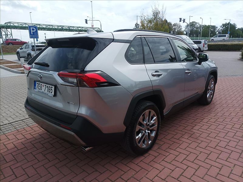 Toyota RAV4 2,5 Executive 4x4 - fotka 4 z 21
