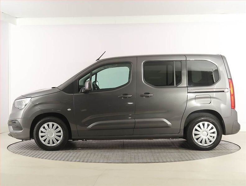 Opel Combo (2019) Enjoy 1.2 Turbo, 7Míst, 1Maj - fotka 3 z 22