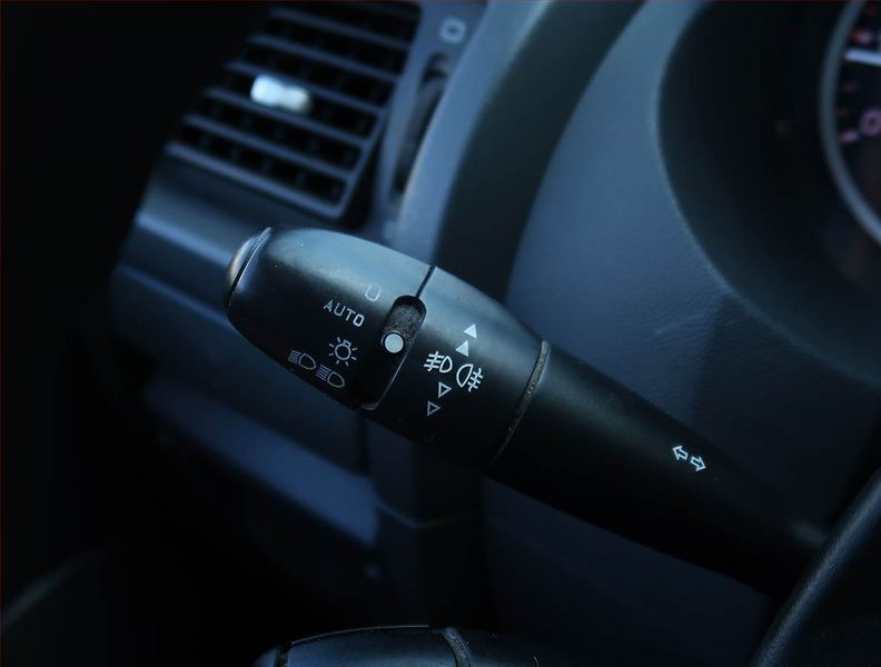 Peugeot Expert (2013) 2.0 HDi, Bus, 5Míst, 1Maj - fotka 15 z 22