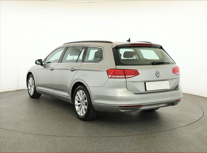 Volkswagen Passat (2015) 2.0 TDI, Navi, Tempomat - fotka 4 z 18