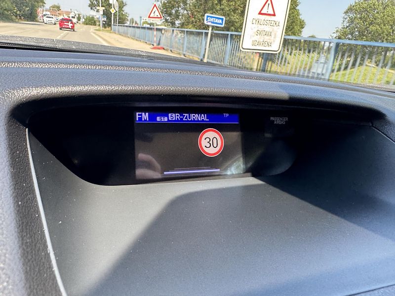 Honda CR-V 1.6 i-DTEC 1.maj ČR DPH NEHAV. - fotka 18 z 28