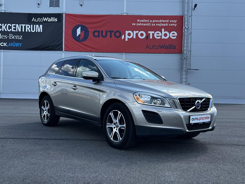 Volvo XC60 3.0 T6 AWD Aut. Summum TZ  - fotka 2 z 24