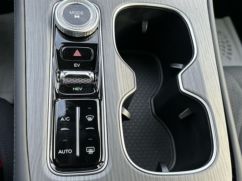 Chery Tiggo 8 PHEV (2026) Unique FWD - fotka 24 z 27