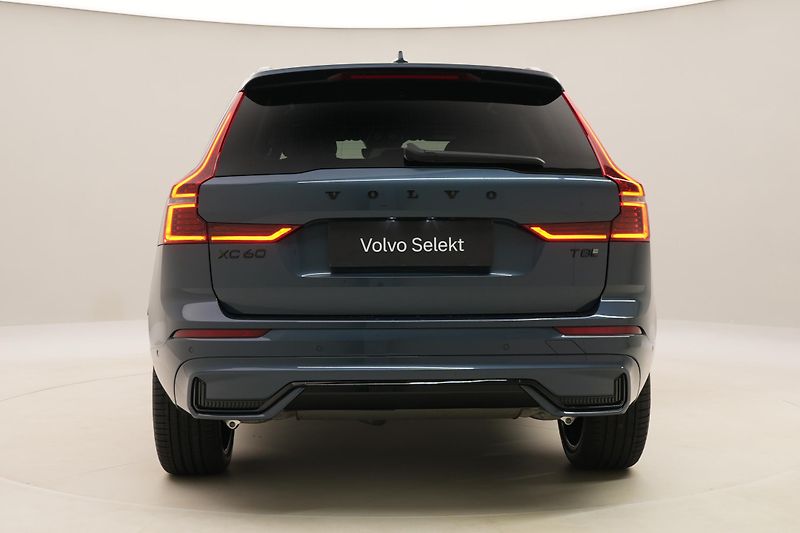 Volvo XC60 T8 AWD RECHARGE BLACK EDITION - fotka 12 z 63