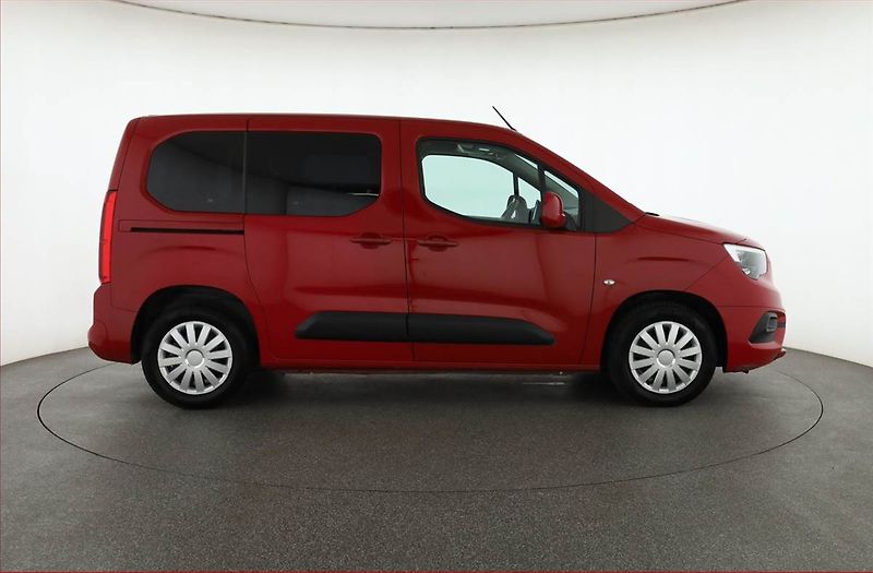 Opel Combo (2019) Enjoy 1.2 Turbo, 5Míst, ČR - fotka 6 z 12