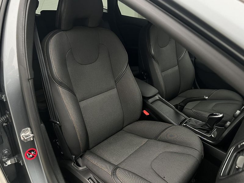 Volvo V40 CC D3 PLUS AUT - fotka 19 z 39