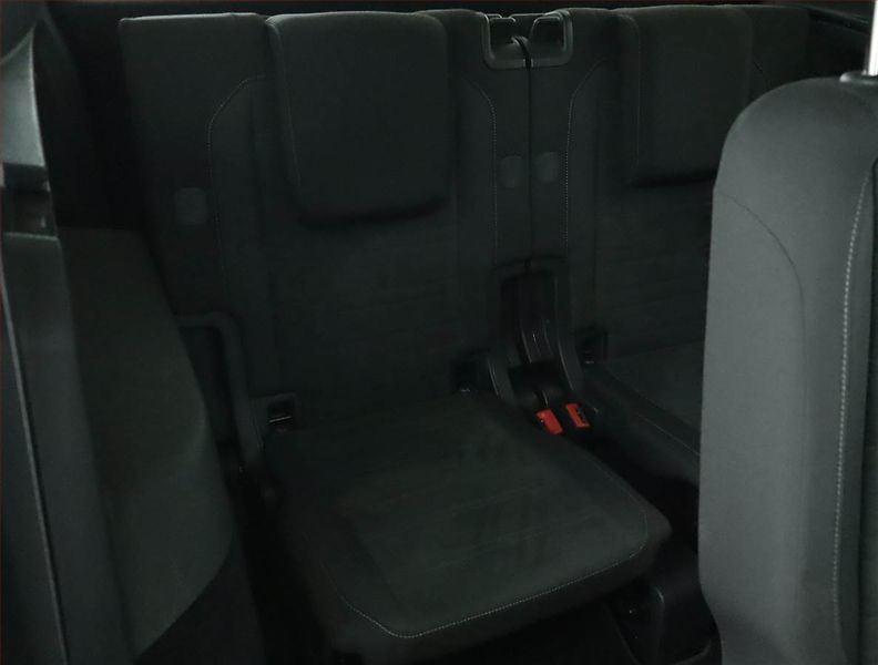 Volkswagen Touran (2021) Highline 2.0 TDI - fotka 19 z 21