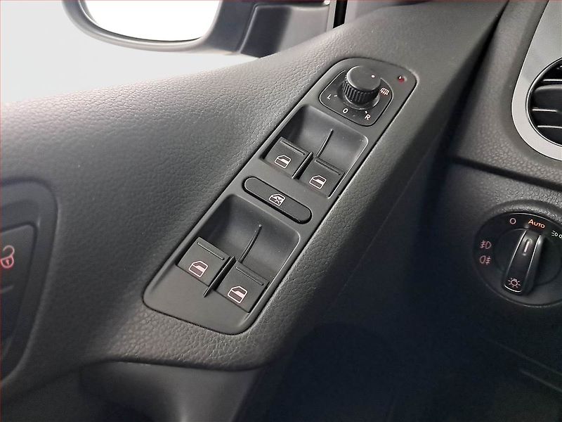 Volkswagen Tiguan (2011) 2.0 TDI, Serv.kniha - fotka 15 z 15