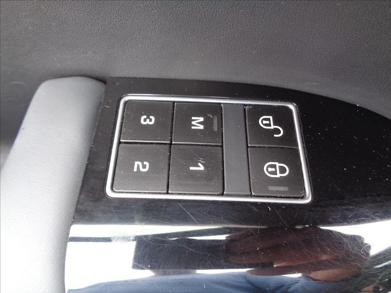 Land Rover Range Rover Sport 4,4 SDV8 Autobiography - fotka 21 z 59