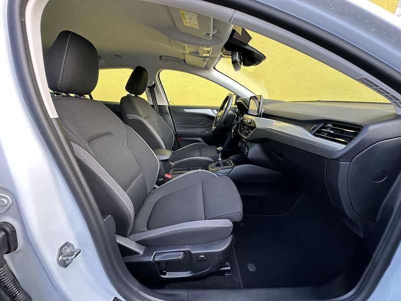 Ford Focus (2019) 1.5EcoBlue/88kW*KOMBI*1.Maj.TZ - fotka 18 z 39