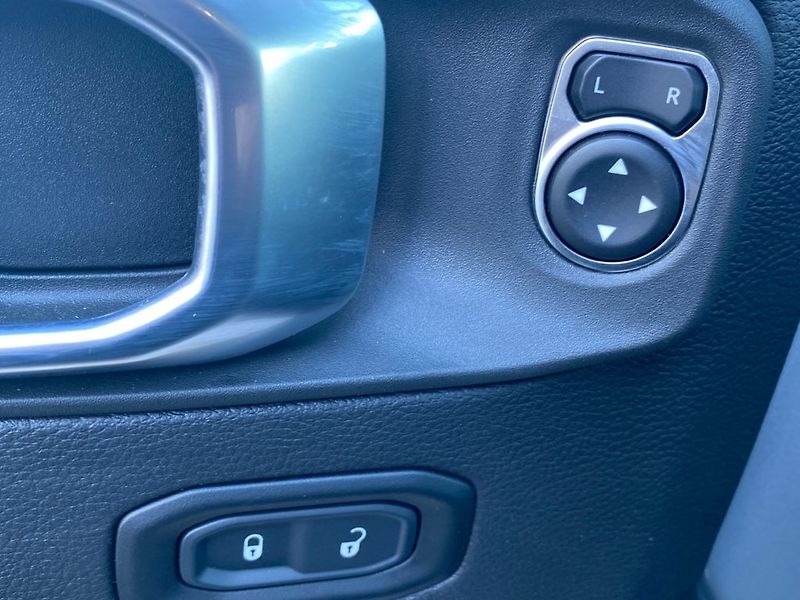 Jeep Wrangler (2023) RUBICON 2,0 PHEV(280kW) 8AT - fotka 28 z 35