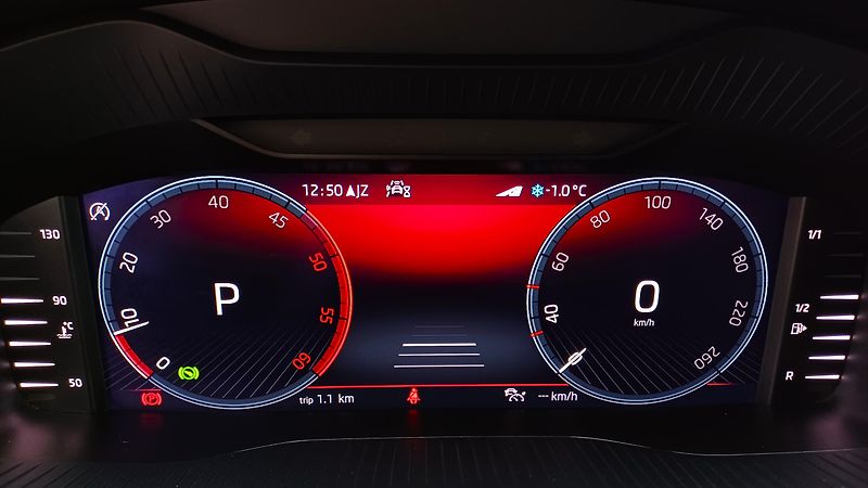 Škoda Karoq 2.0 TDI 110kW DSG 4x4 WEBASTO - fotka 28 z 50