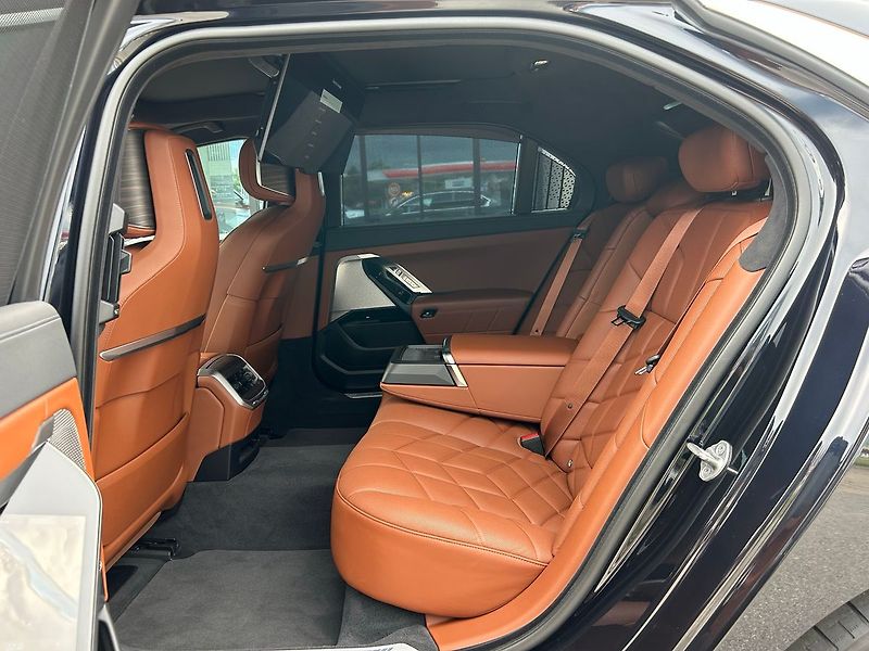 BMW Ostatní i7 xDrive 60 TV TOP 2025 - fotka 23 z 44