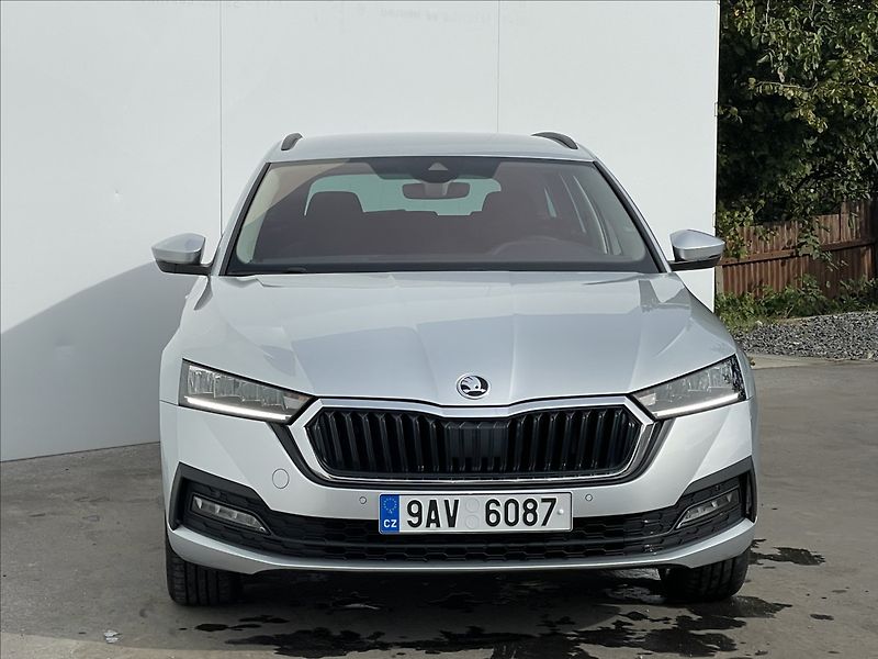 Škoda Octavia 2,0 TDI Combi Ambition Plus - fotka 22 z 24