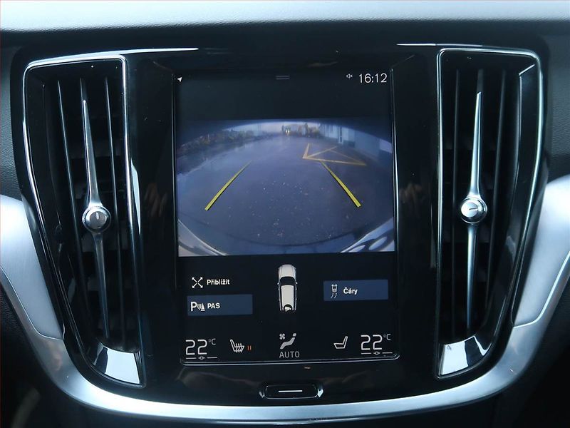 Volvo V60 (2019) D3 2.0, Serv.kniha, Kůže, Navi - fotka 15 z 18