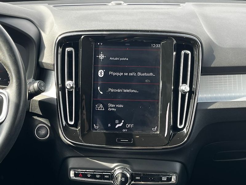 Volvo XC40 Momentum Pro T3 FWD 120kW - fotka 13 z 23