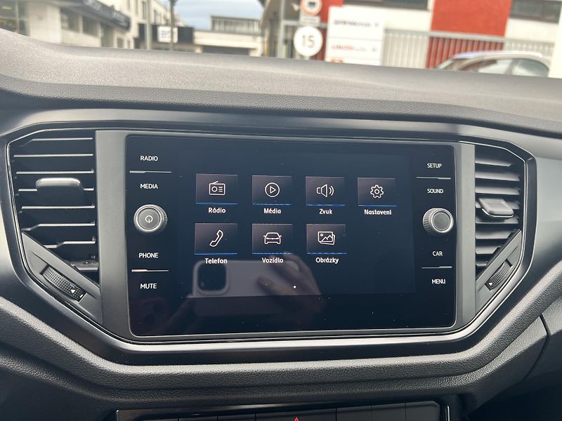 Volkswagen T-Roc 1.0 - fotka 12 z 22