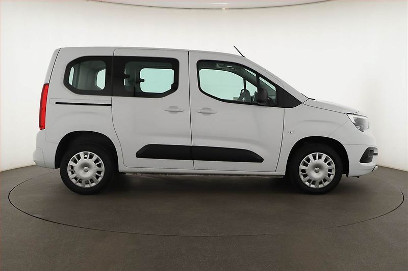 Opel Combo (2024) Edition 1.5 CDTI, 5Míst, ČR - fotka 6 z 18