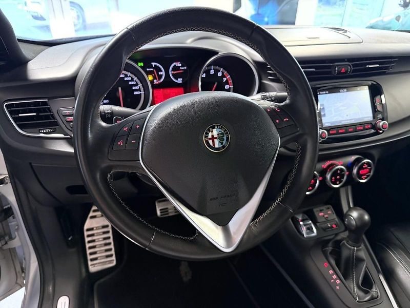 Alfa Romeo Giulietta (2014) 1.4 TMA 170k TCT Distinctive S - fotka 15 z 22
