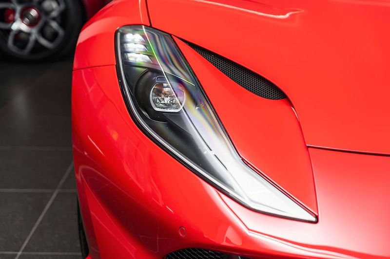 Ferrari 812 Superfast - fotka 11 z 22