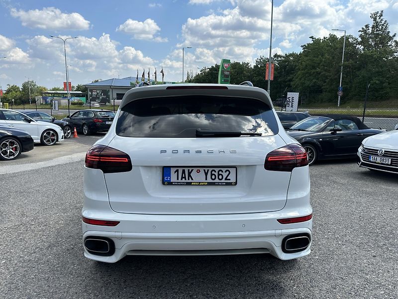 Porsche Cayenne (2015) Porsche Cayenne 2015 - fotka 6 z 19