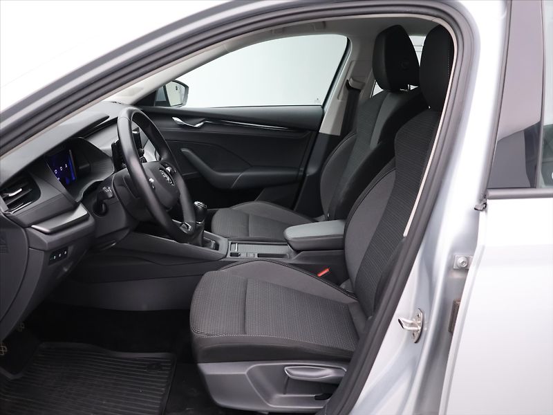 Škoda Octavia 2,0 TDI Ambition CZ DPH 1.Maj. - fotka 10 z 26