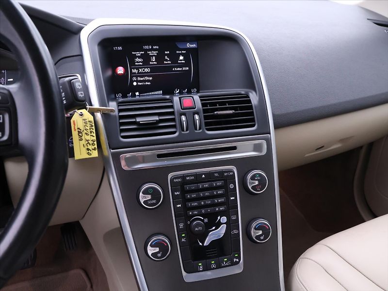 Volvo XC60 2,0 D3 100kW Summum Serv.Kniha - fotka 18 z 28