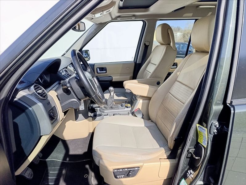 Land Rover Discovery 2,7 TDV6 HSE 4x4 Kůže Xenon - fotka 13 z 41
