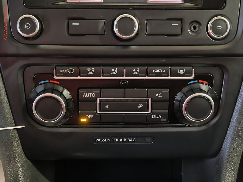 Volkswagen Golf (2011) 1.6 TDi, Trendline, navi - fotka 15 z 17